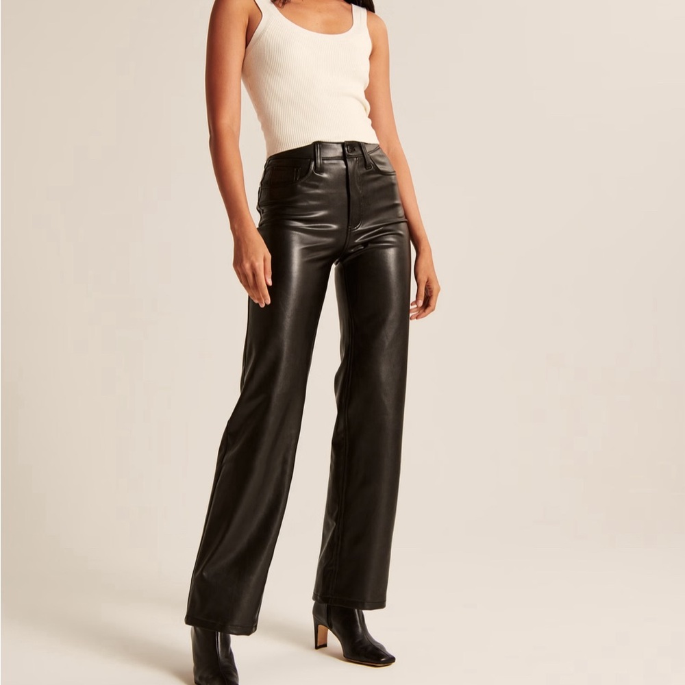 Abercrombie & fitch Curve Love Vegan Leather 90s Relaxed Pant Size 29